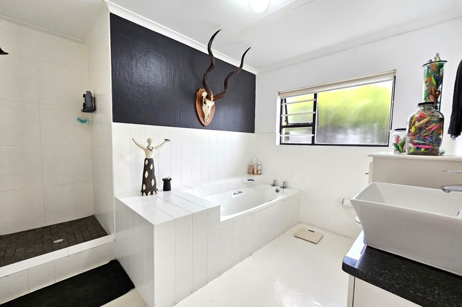 2 Bedroom Property for Sale in Wavecrest Eastern Cape